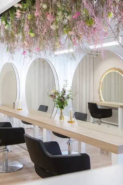 Salon Blooms.Haare