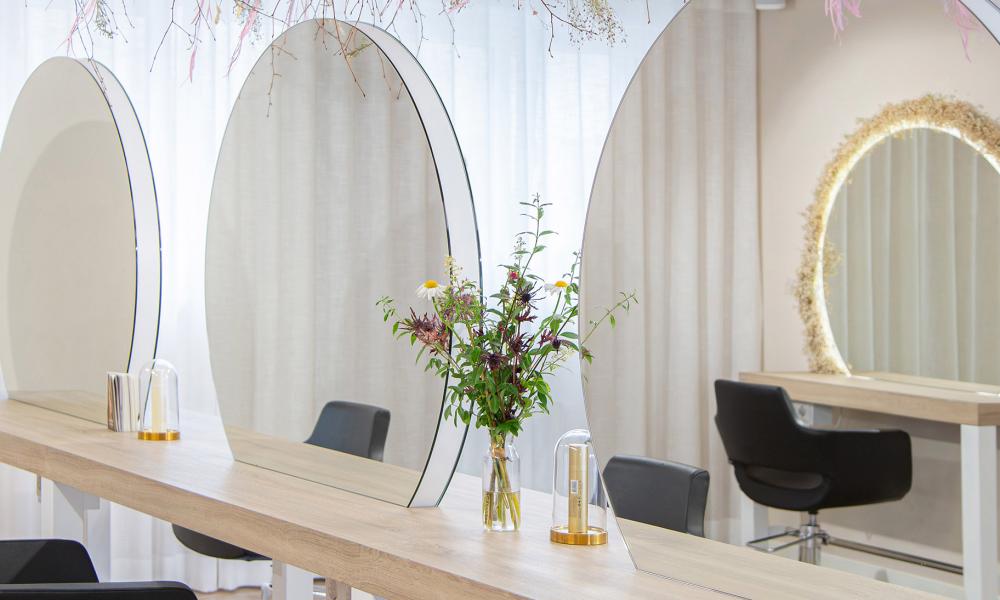 Salon Blooms.Haare
