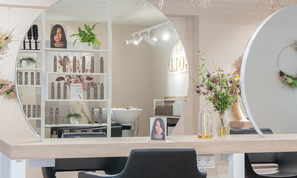 Salon Blooms.Haare
