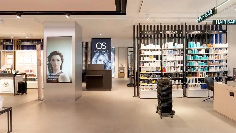 OS Studios im Douglas Store Köln