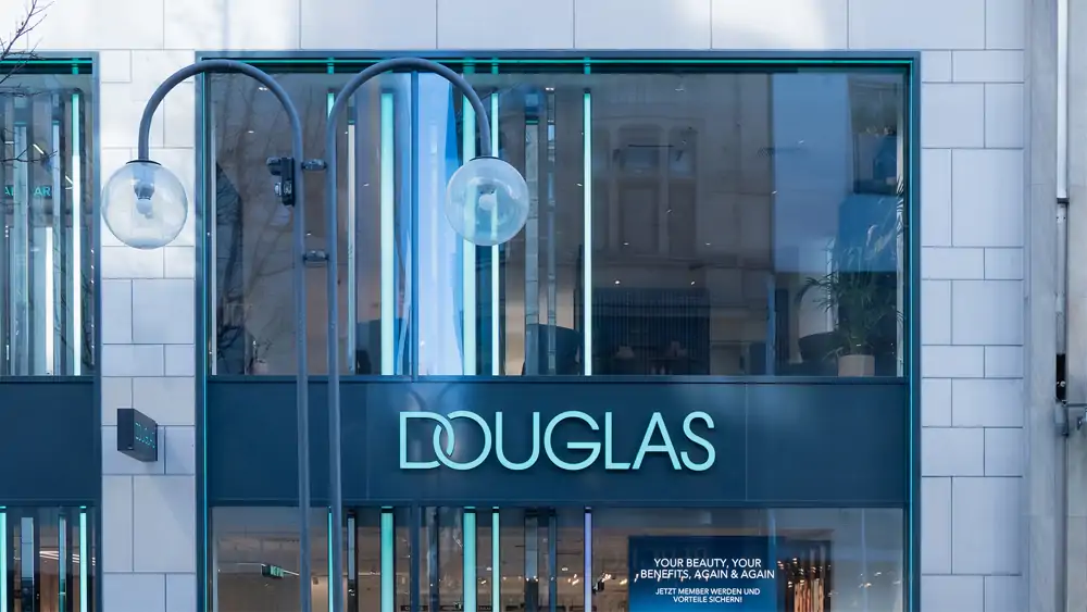 OS Studios im Douglas Store Köln